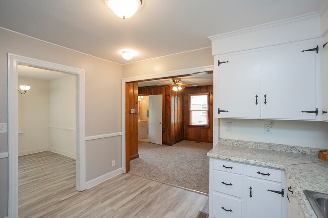 Building Photo - 208 Hillcrest Dr