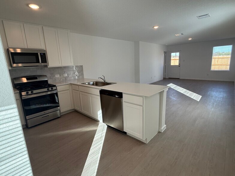 Building Photo - 5720 Mangas Cir