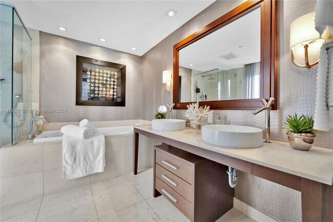 Building Photo - 475 Brickell Ave