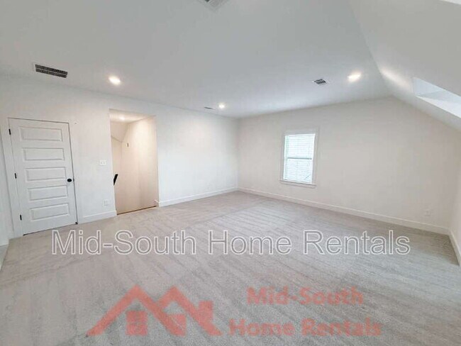 Building Photo - 5628 Draper Trail