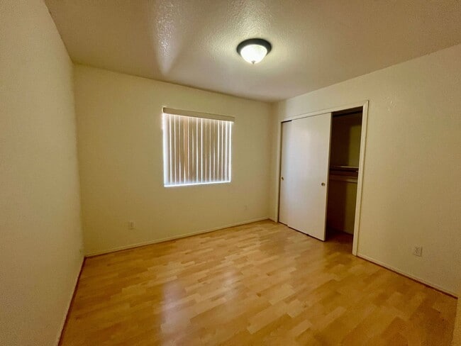 Building Photo - Cute and clean 4 bedroom home available now