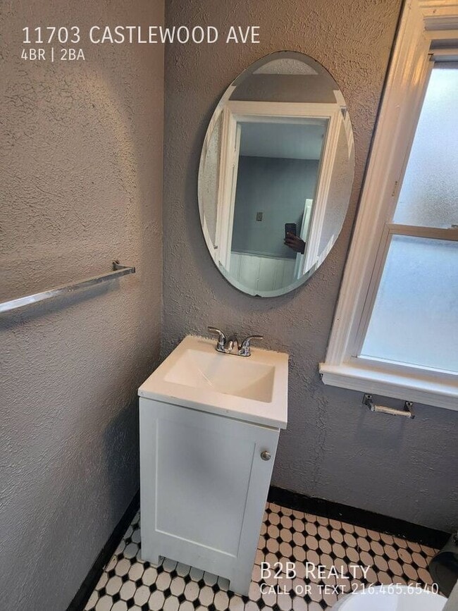 Building Photo - 11703 Castlewood Ave