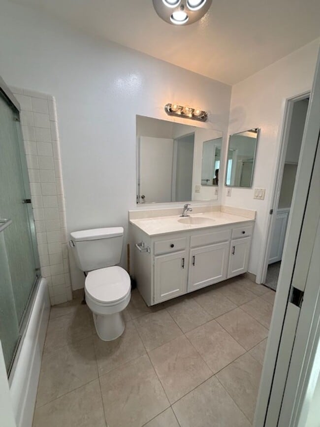 Building Photo - 420-22 Rees Street