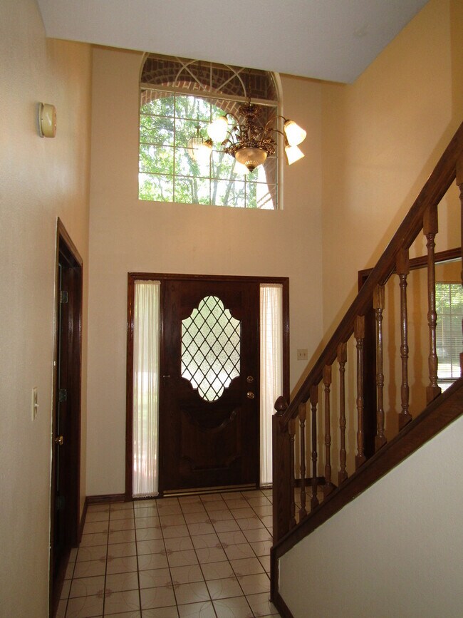 Building Photo - 6106 John Chisum Ln