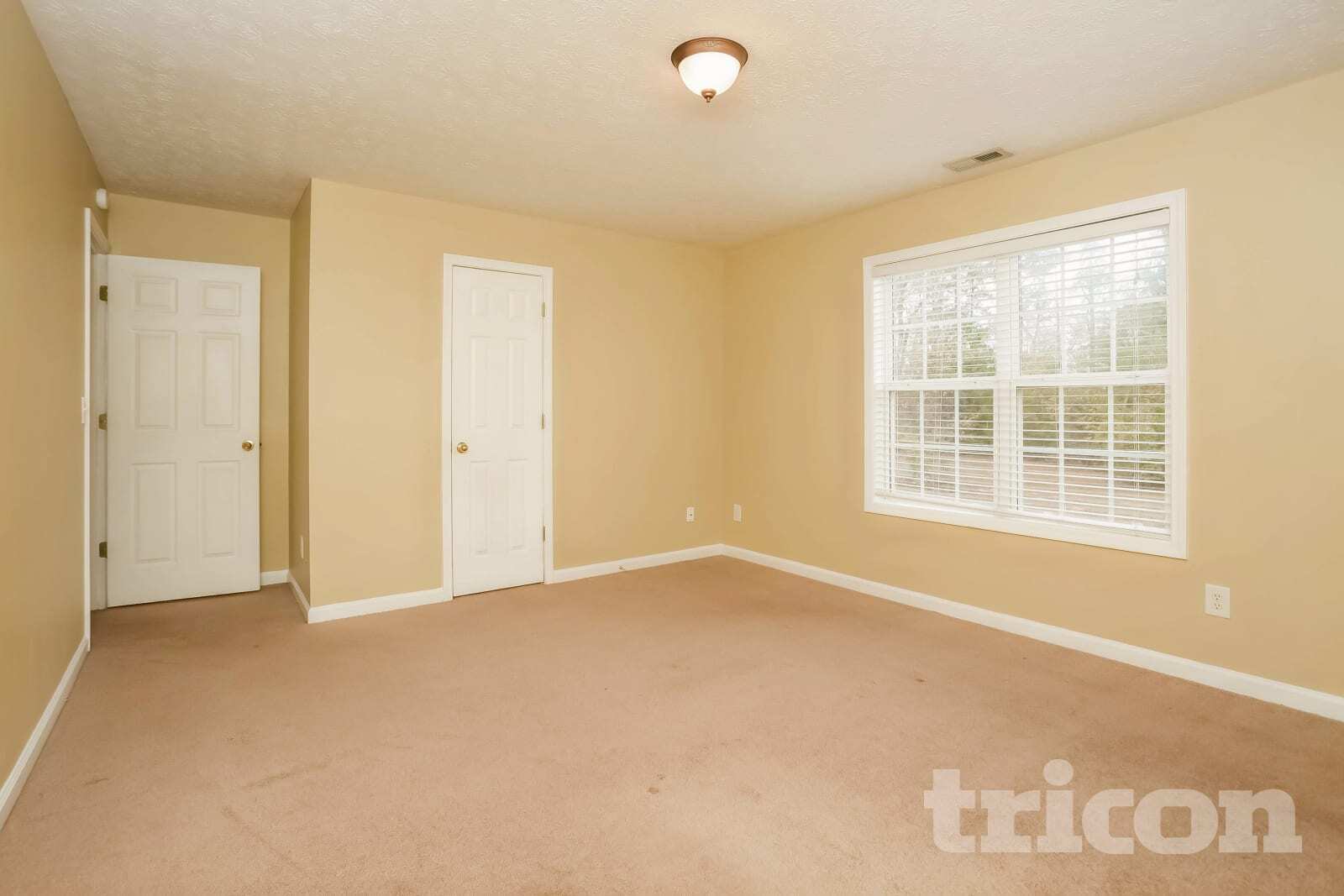 Building Photo - 585 Chastleton Dr