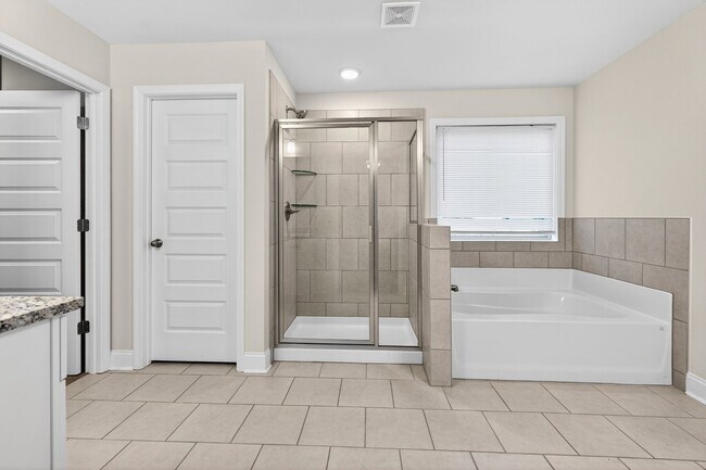 Building Photo - 4 BEDROOM SINGLE FAMILY HOME IN BRASELTON!