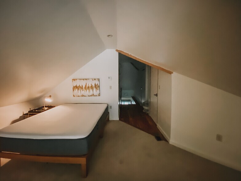 Bedroom - 2012 Harbert Ave