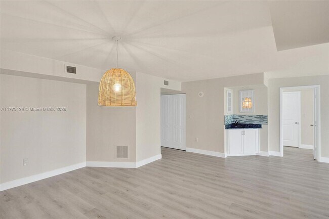 Building Photo - 1201 S Ocean Dr