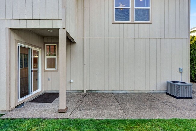 Building Photo - Two-Story 3 bed, 2.5 bath Home in East Salem with Large Bonus Room!