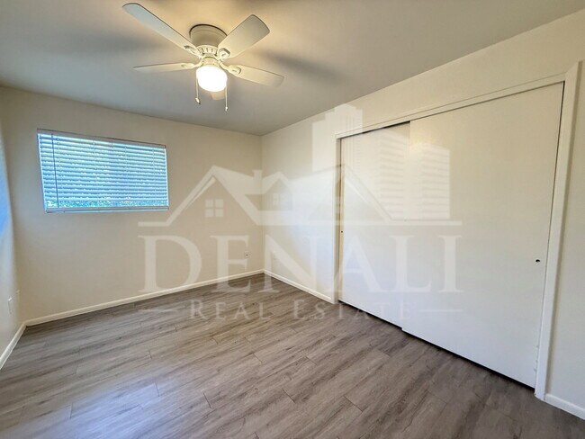 Building Photo - 4719 N 15th Ave