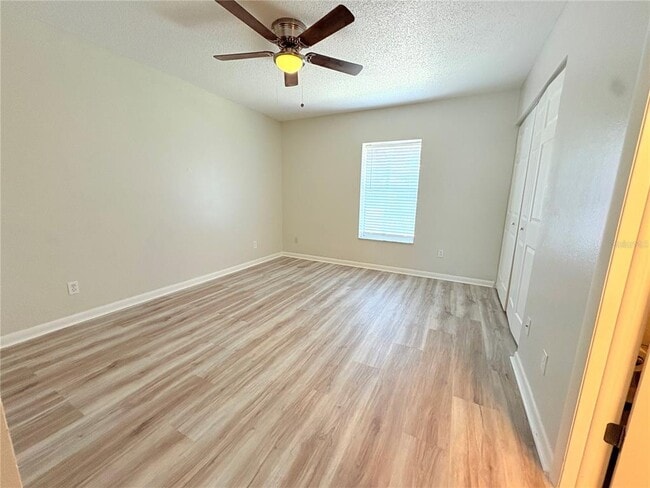 Building Photo - 851 Creekway Ct