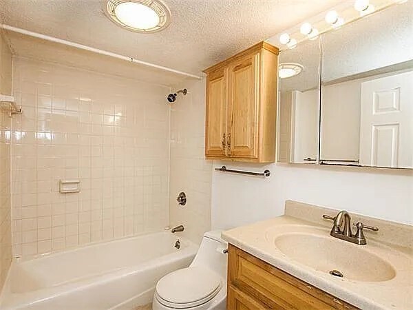 Building Photo - 140 Pleasant St