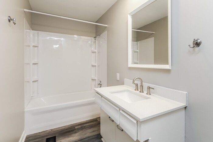 Building Photo - 4361 Hillcrest Dr