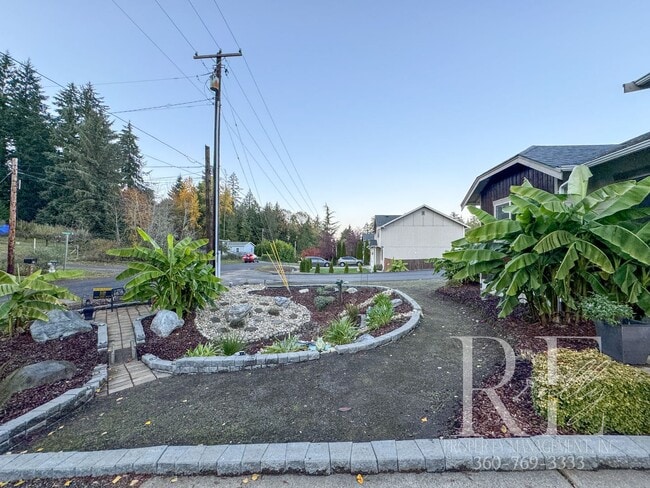 Building Photo - Single Story, Tranquil Gardens, 3-Car Garage!