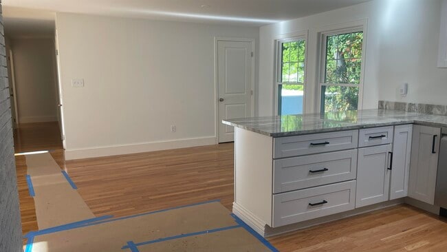 Building Photo - 4 Mulberry Rd