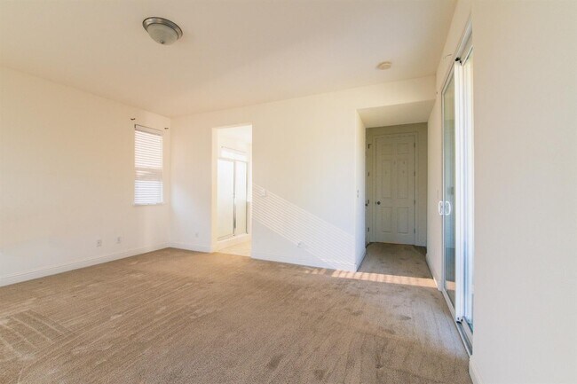 Building Photo - 3952 Serena Ave