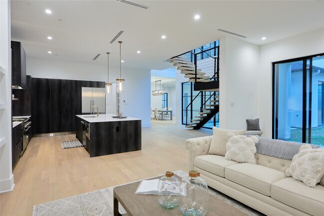 Building Photo - 8926 Croes Dr