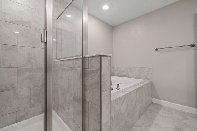 Building Photo - "Spacious 4-Bed Oasis with Granite Charm in Lutz!"In a gated community with 2 Cars garage