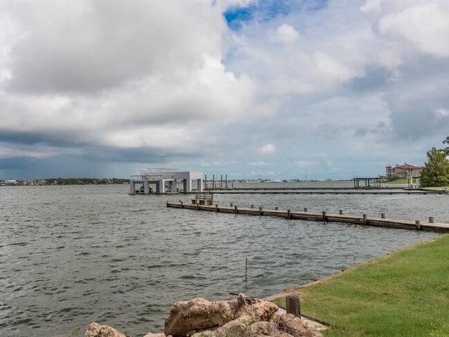 Building Photo - 1819 Cove Park Dr