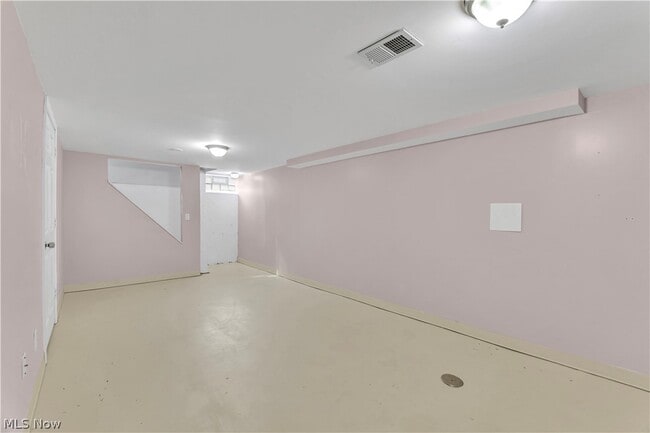 Building Photo - 325 Thelma Dr