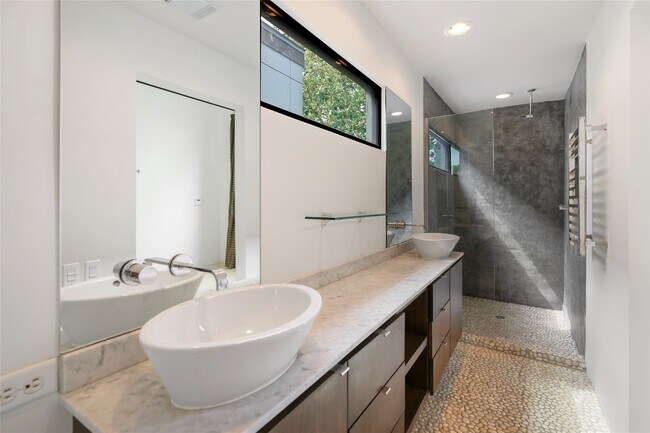 Building Photo - 730 Tulane St