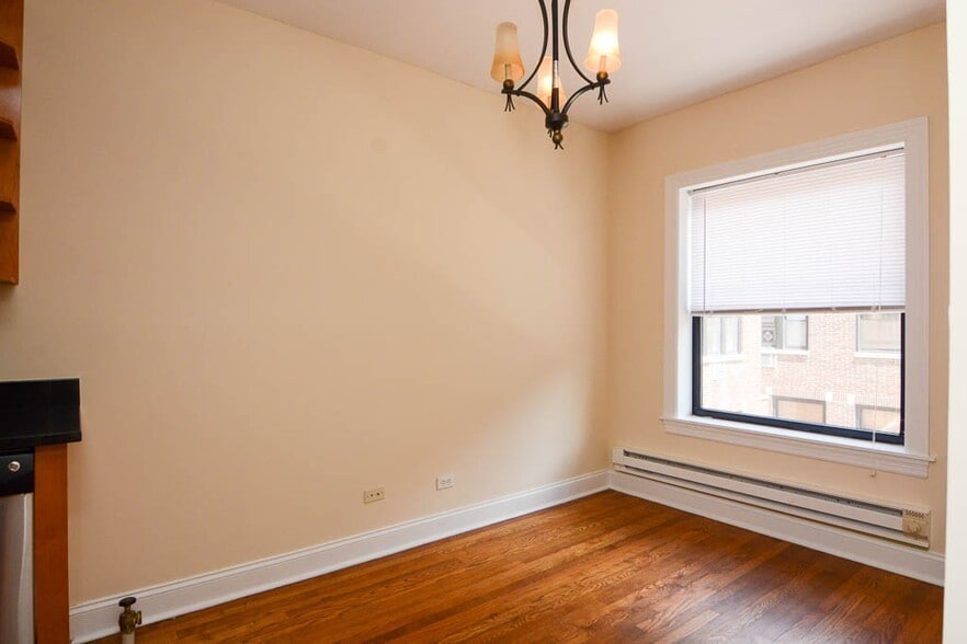 Building Photo - 728 W Addison St