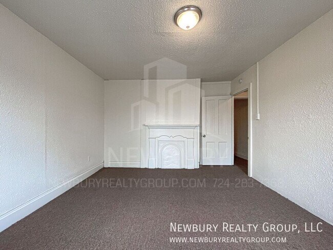 Building Photo - 37 Hickory St