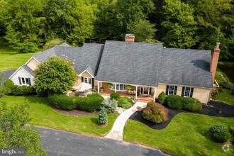 Building Photo - 2028 Appleton Rd