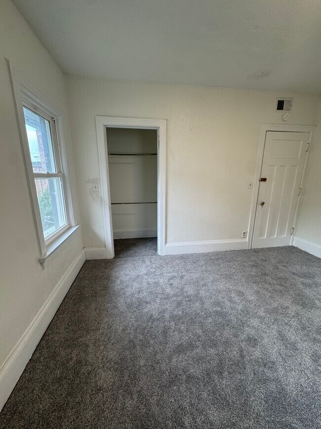 Building Photo - 717 22nd St