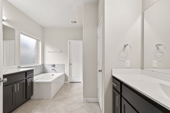 Building Photo - 219 Verde Lake Way