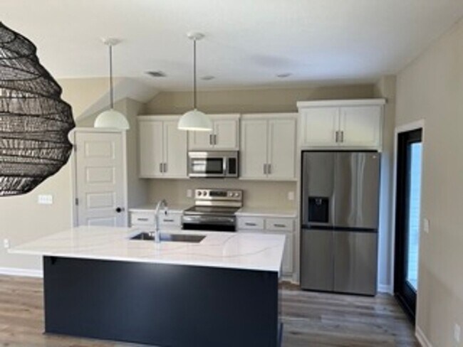 Building Photo - Single-Family House for Rent