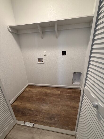 Building Photo - 156 Tynes St