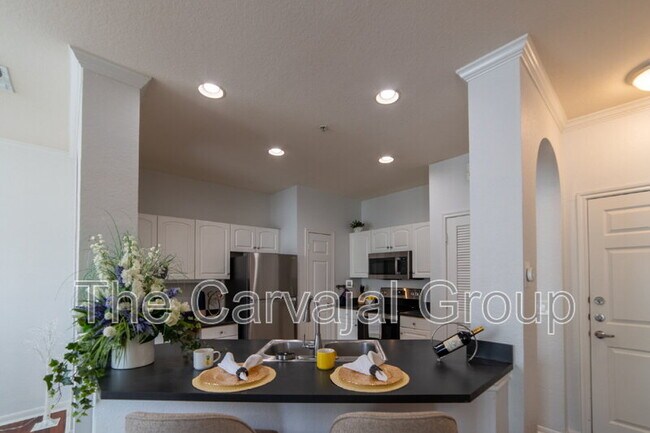 Building Photo - 860 N Orange Ave