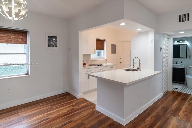 Primary Photo - 1205 Marseille Dr