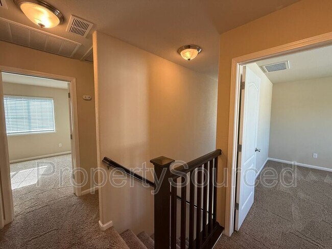Building Photo - 1447 Hearthsong Dr