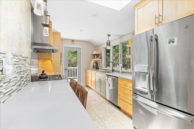 Building Photo - 710 Lighthouse Ave