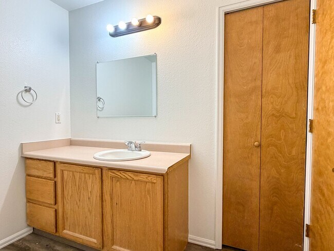 Building Photo - Single-Family Home in Littleton!