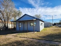 Building Photo - 2 bedroom / 1 bath, W/D connections