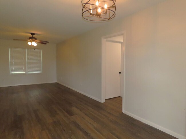 Building Photo - Spacious 4-Bedroom Home in Whitehouse ISD – Pet-Friendly with Large Fenced Yard! Bonus: Lawncare ...