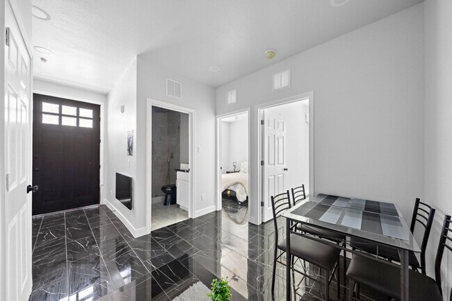 Building Photo - 1009 8th St