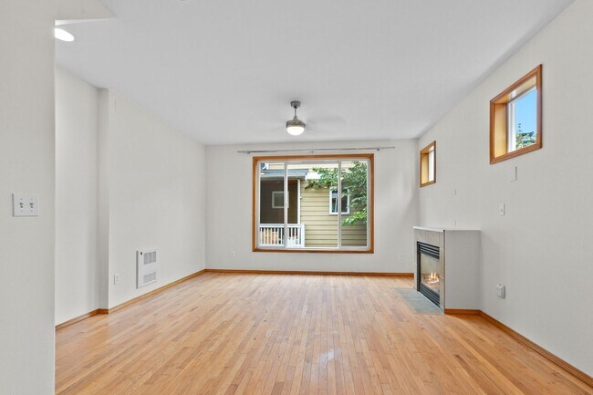 Building Photo - 3bd/2.5ba Seattle House