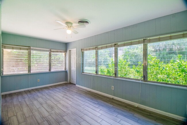 Building Photo - 1868 Lake Spier Dr