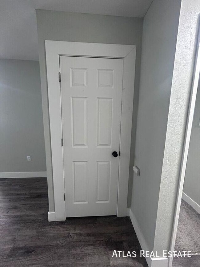 Building Photo - 551 S Fairfax St