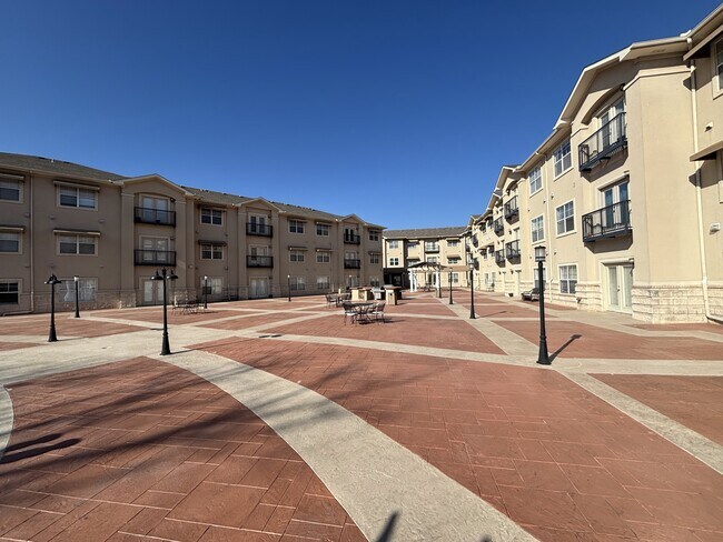 Building Photo - 3102 Kings Rd