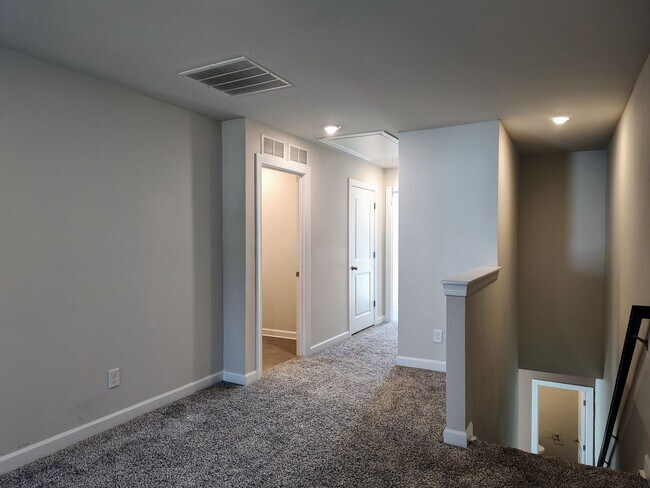 Building Photo - Beautiful 3 bedroom, 2.5 bathroom townhome in Belterra!