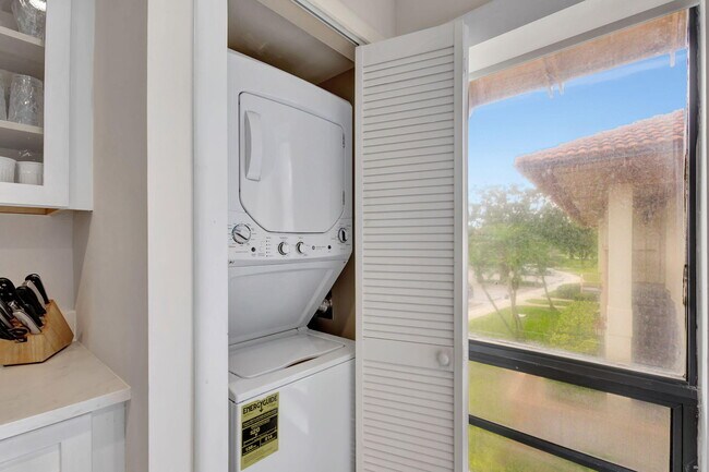 Building Photo - 438 Brackenwood Ln S