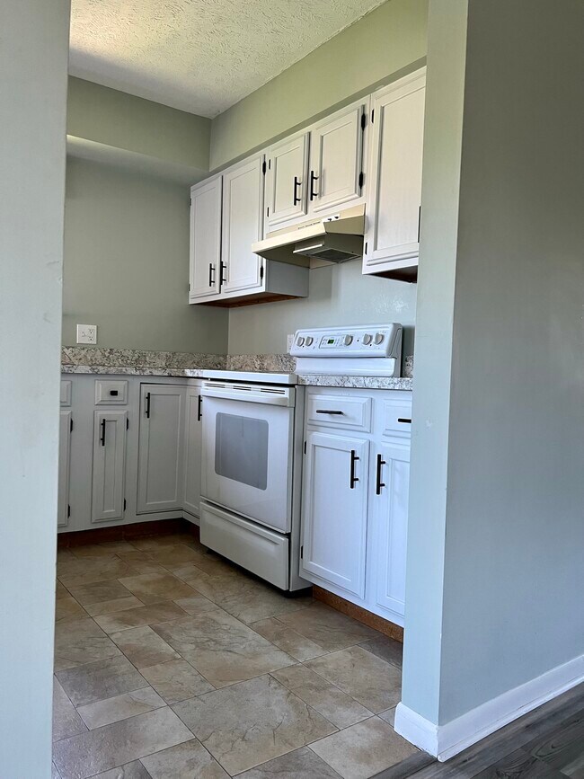 Building Photo - 2685 Green Meadows Dr