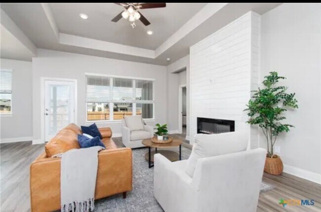 Building Photo - GORGEOUS home in Nolanville!