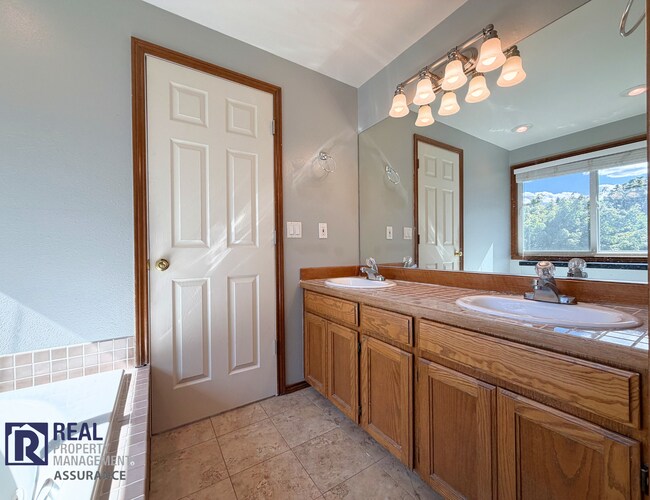 Building Photo - 9085 SW Trigger Ct