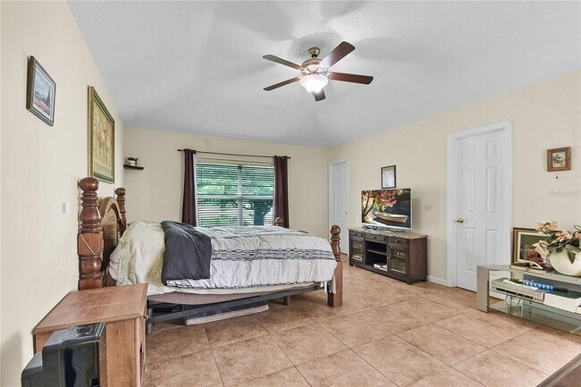 Building Photo - 237 N Hidden Tree Dr